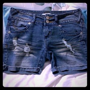 No boundaries cute distressed denim shorts